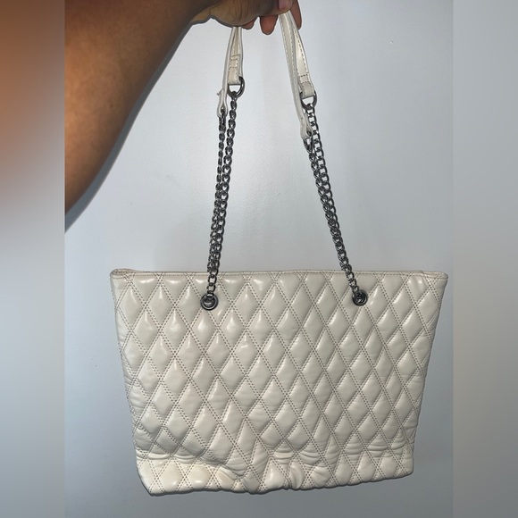ASOS DESIGN off-white quilted tote with chain strap - Picture 5 of 8